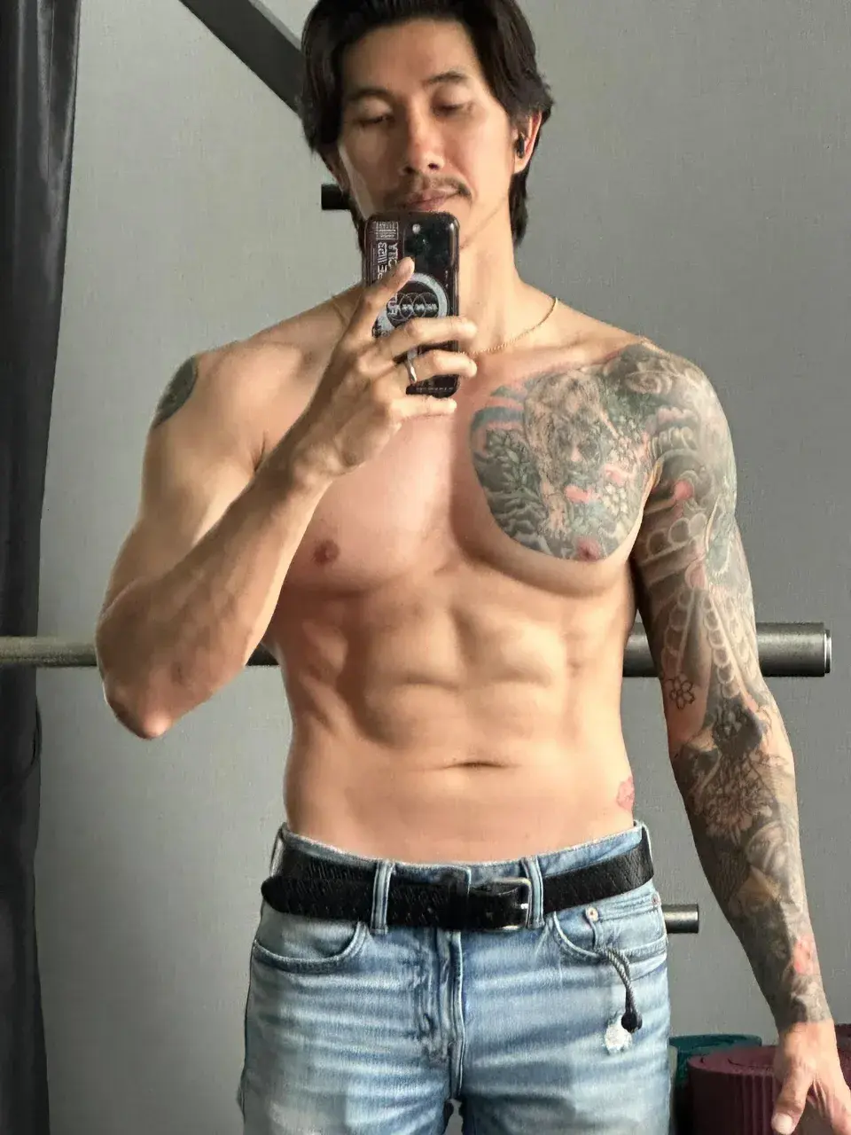 หลงไหลในเรือนร่าง