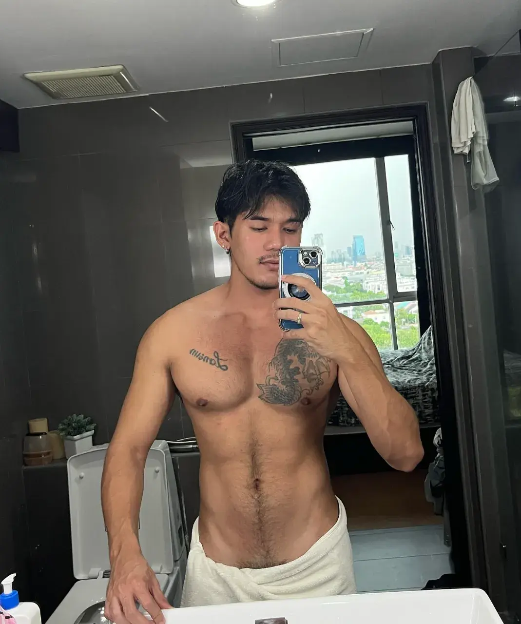 หลงไหลในเรือนร่าง