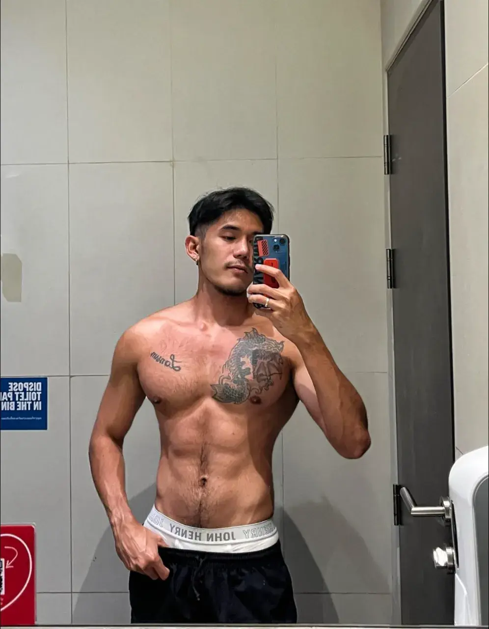 หลงไหลในเรือนร่าง