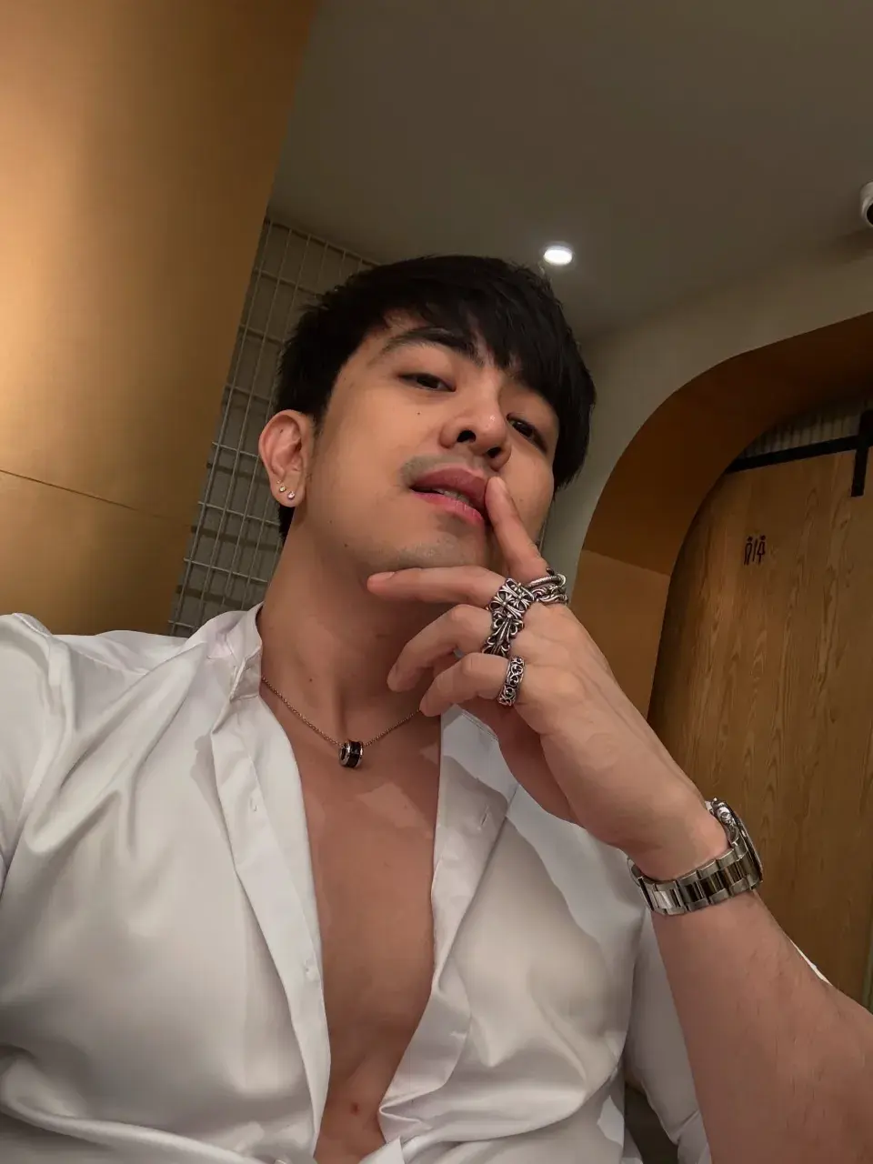 หลงกายหนุ่มเซอร์