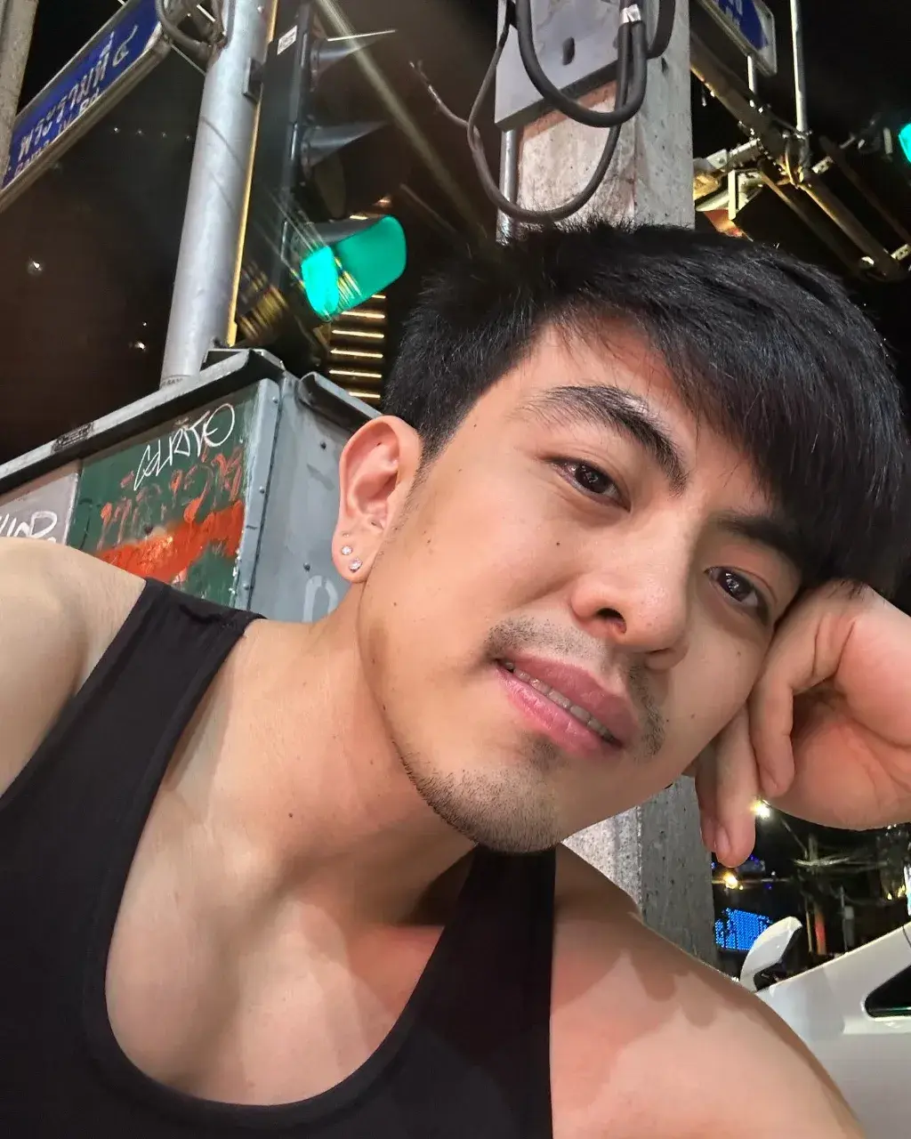 หลงกายหนุ่มเซอร์