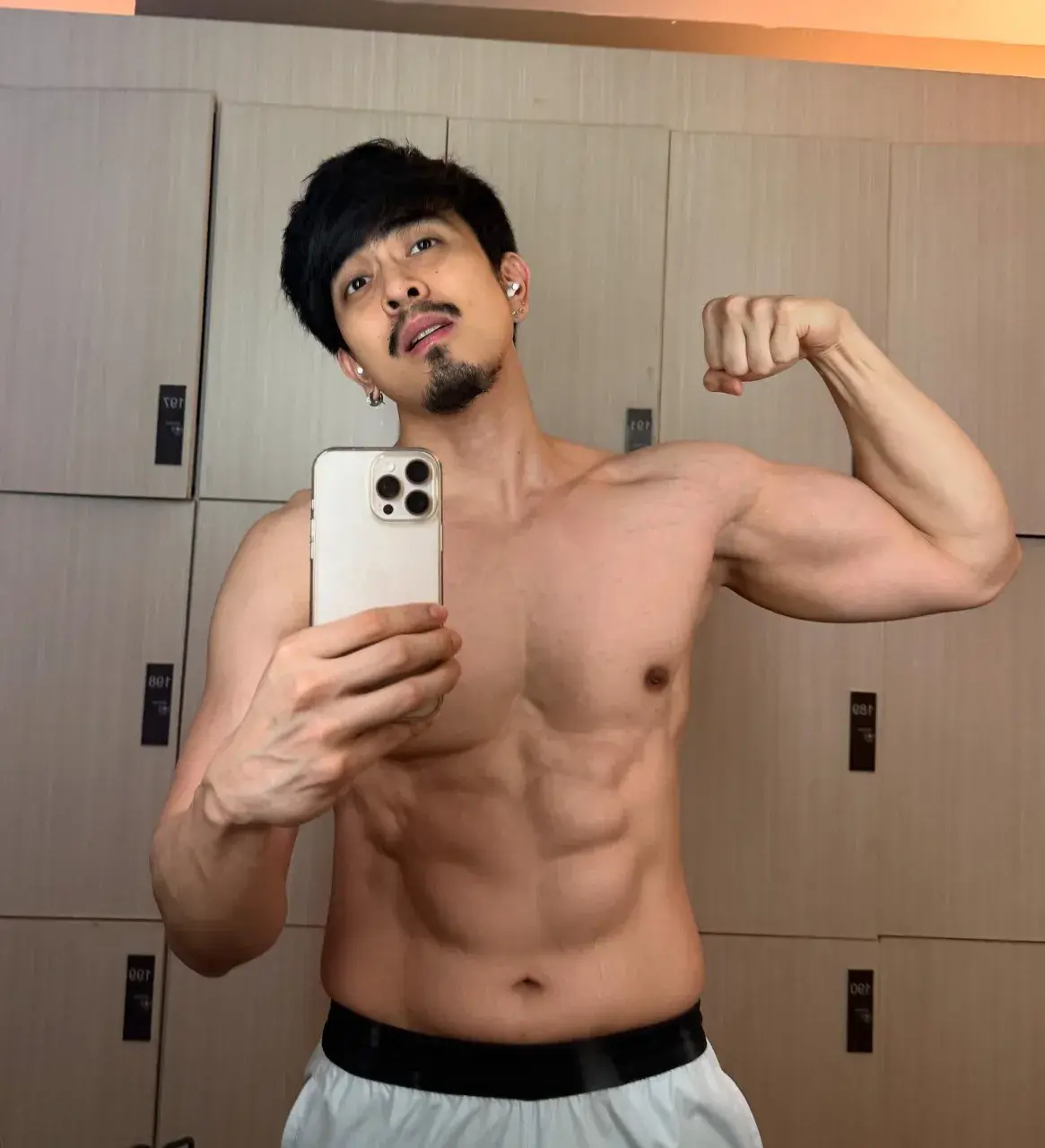 หลงกายหนุ่มเซอร์