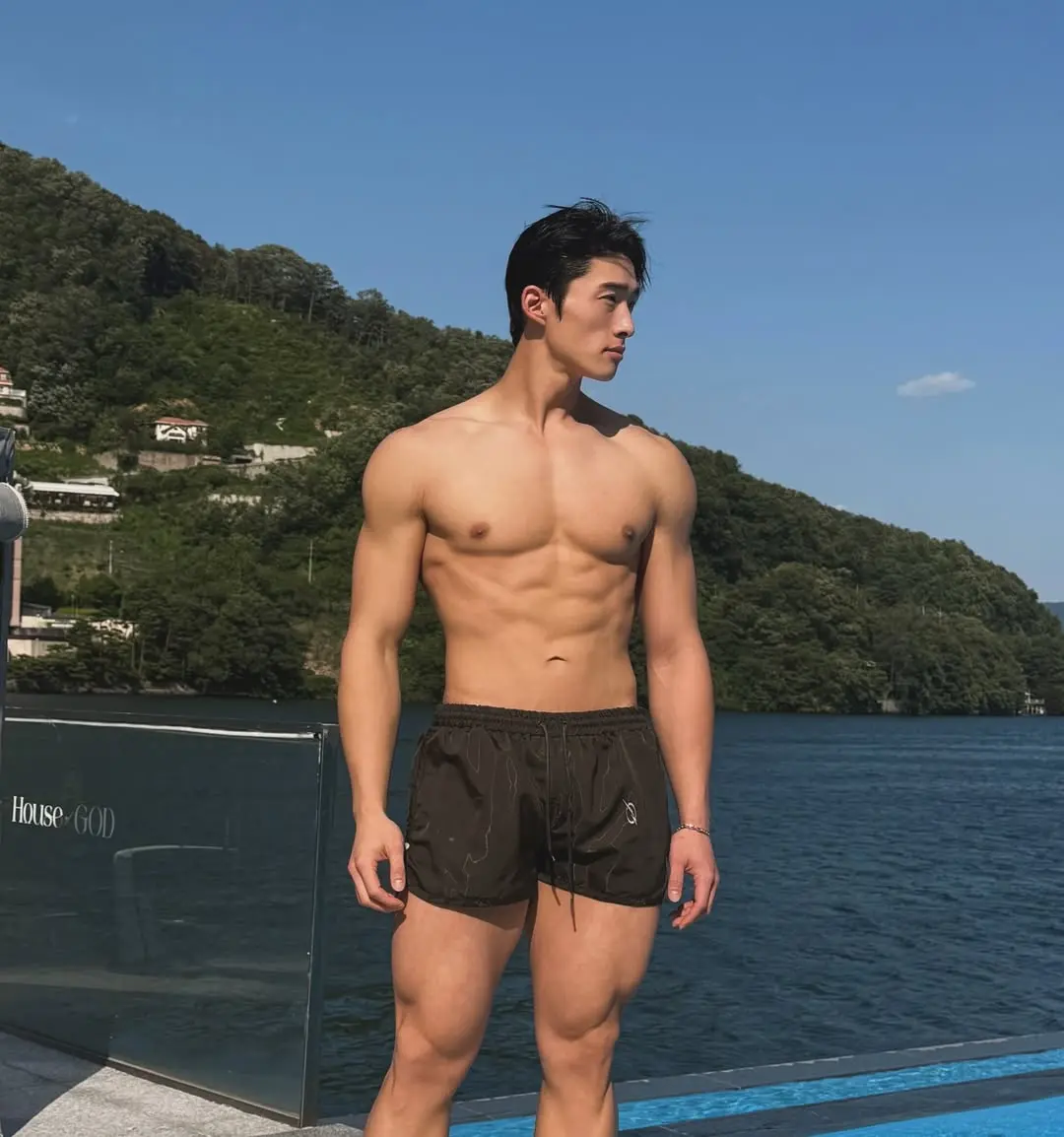 หนุ่มเกาหลีงานดี มีวาร์ป ( IG : hongbuzz_99 )