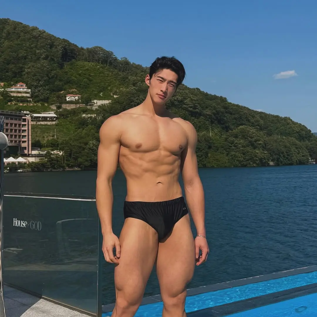 หนุ่มเกาหลีงานดี มีวาร์ป ( IG : hongbuzz_99 )