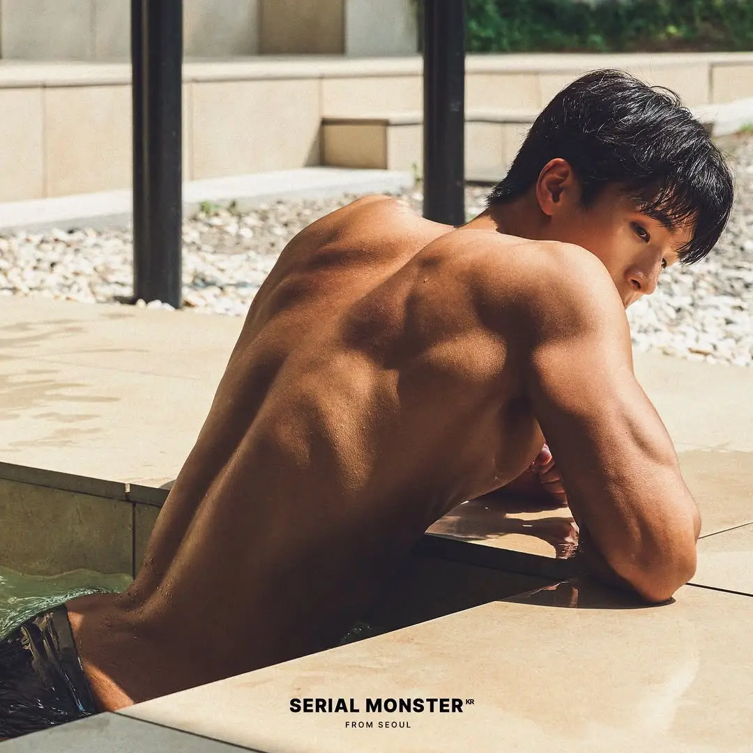 หนุ่มเกาหลีงานดี มีวาร์ป ( IG : _ybb_j )