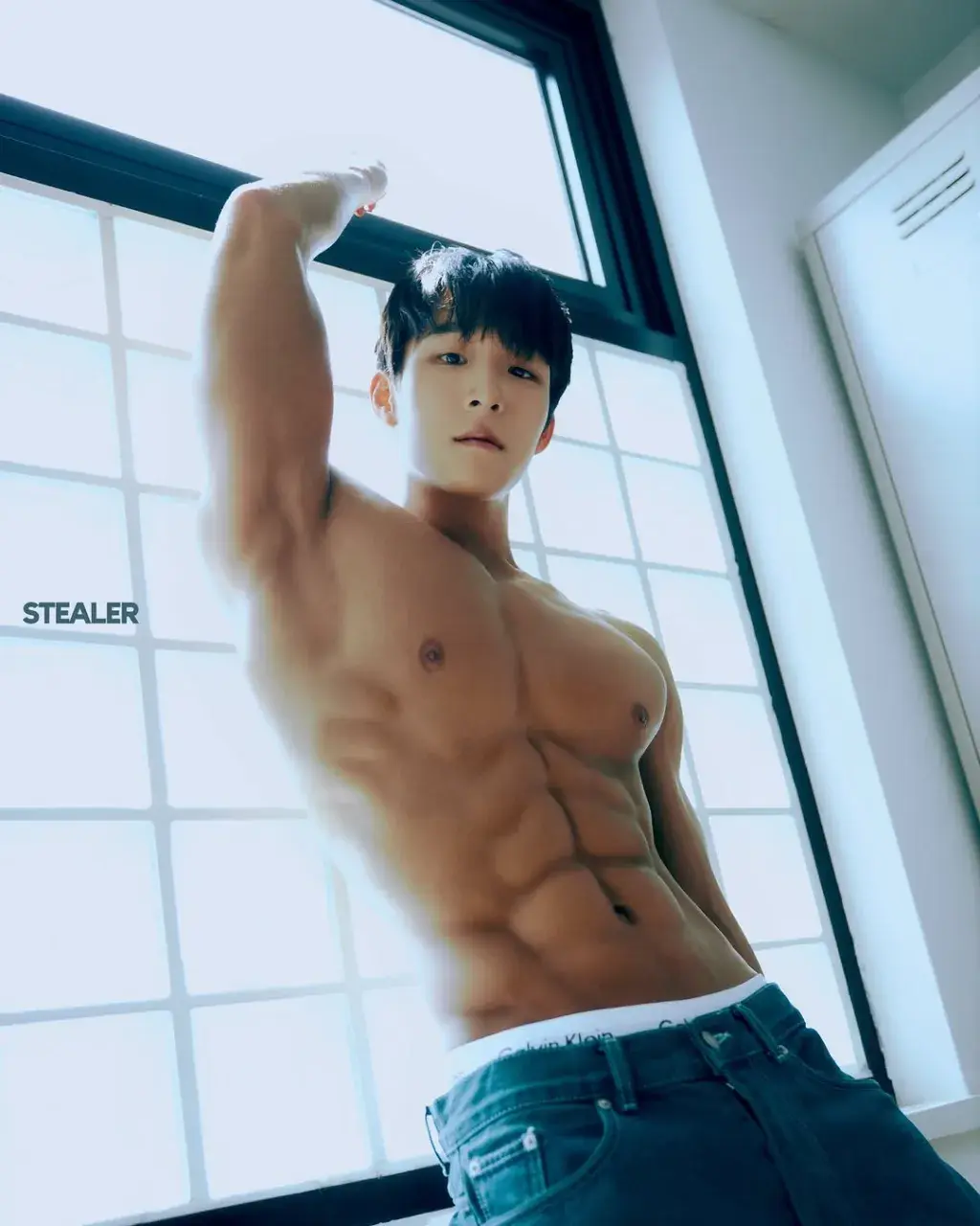 หนุ่มเกาหลีงานดี มีวาร์ป ( IG : _ybb_j )