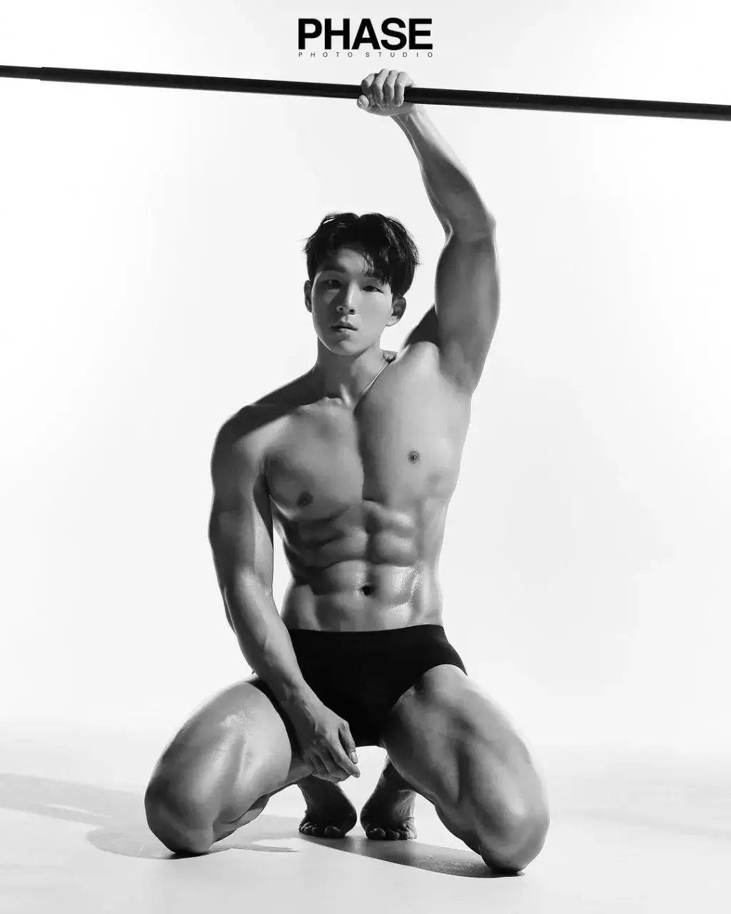 หนุ่มเกาหลีงานดี มีวาร์ป ( IG : _ybb_j )