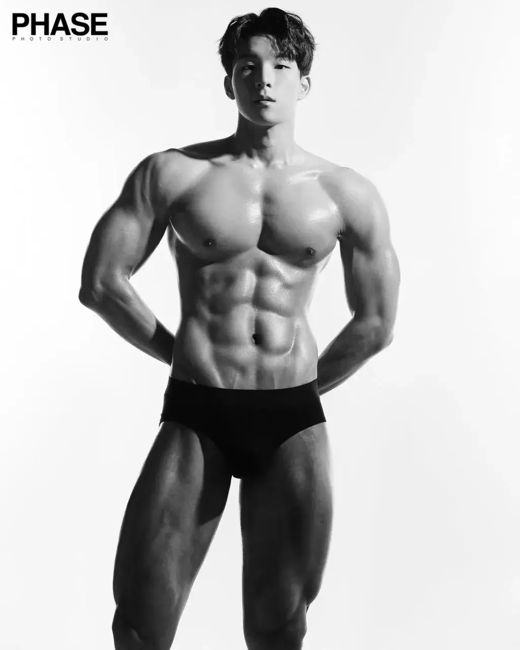 หนุ่มเกาหลีงานดี มีวาร์ป ( IG : _ybb_j )