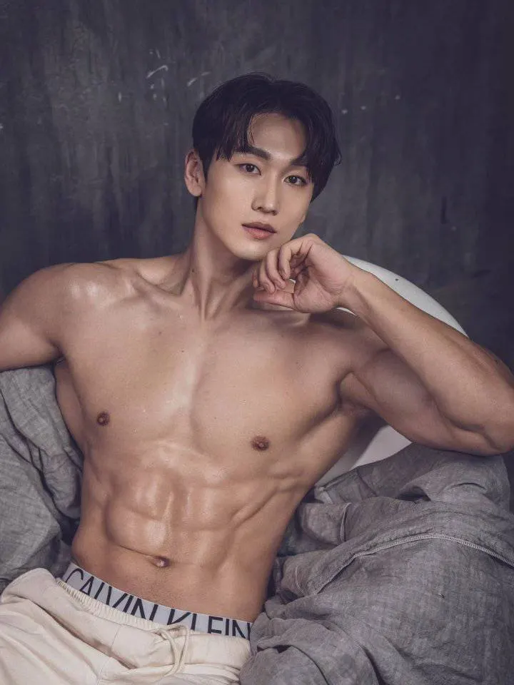 หนุ่มเกาหลีงานดี มีวาร์ป ( IG : 1saem_ )