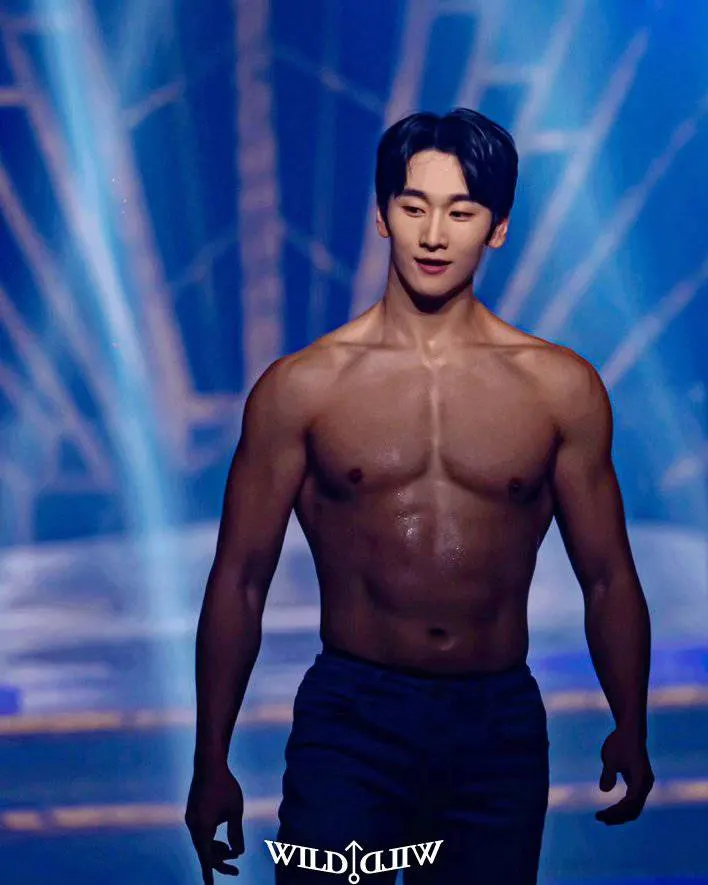 หนุ่มเกาหลีงานดี มีวาร์ป ( IG : 1saem_ )