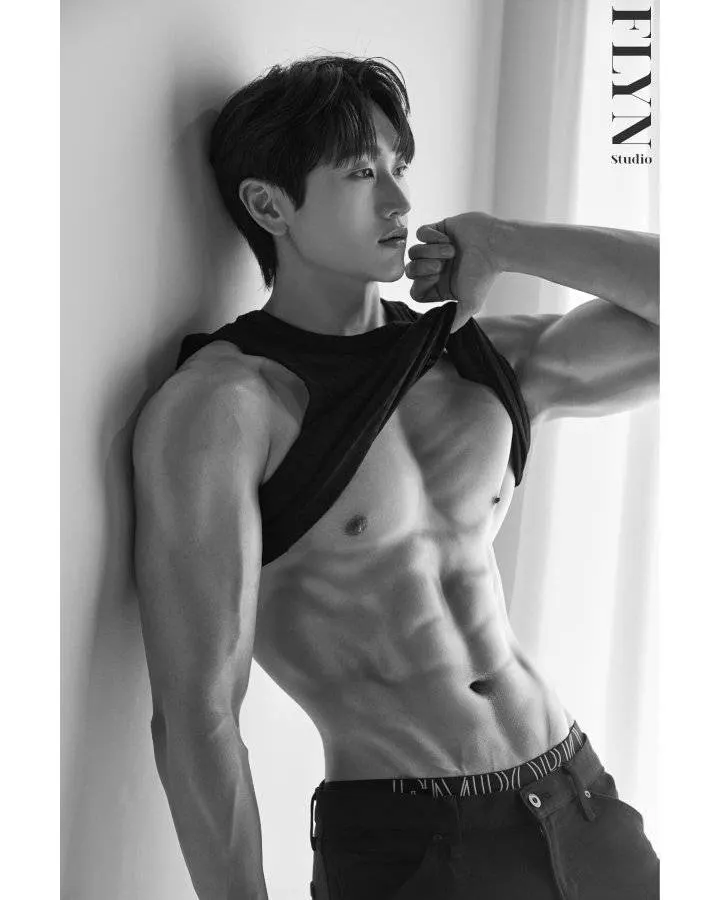 หนุ่มเกาหลีงานดี มีวาร์ป ( IG : 1saem_ )