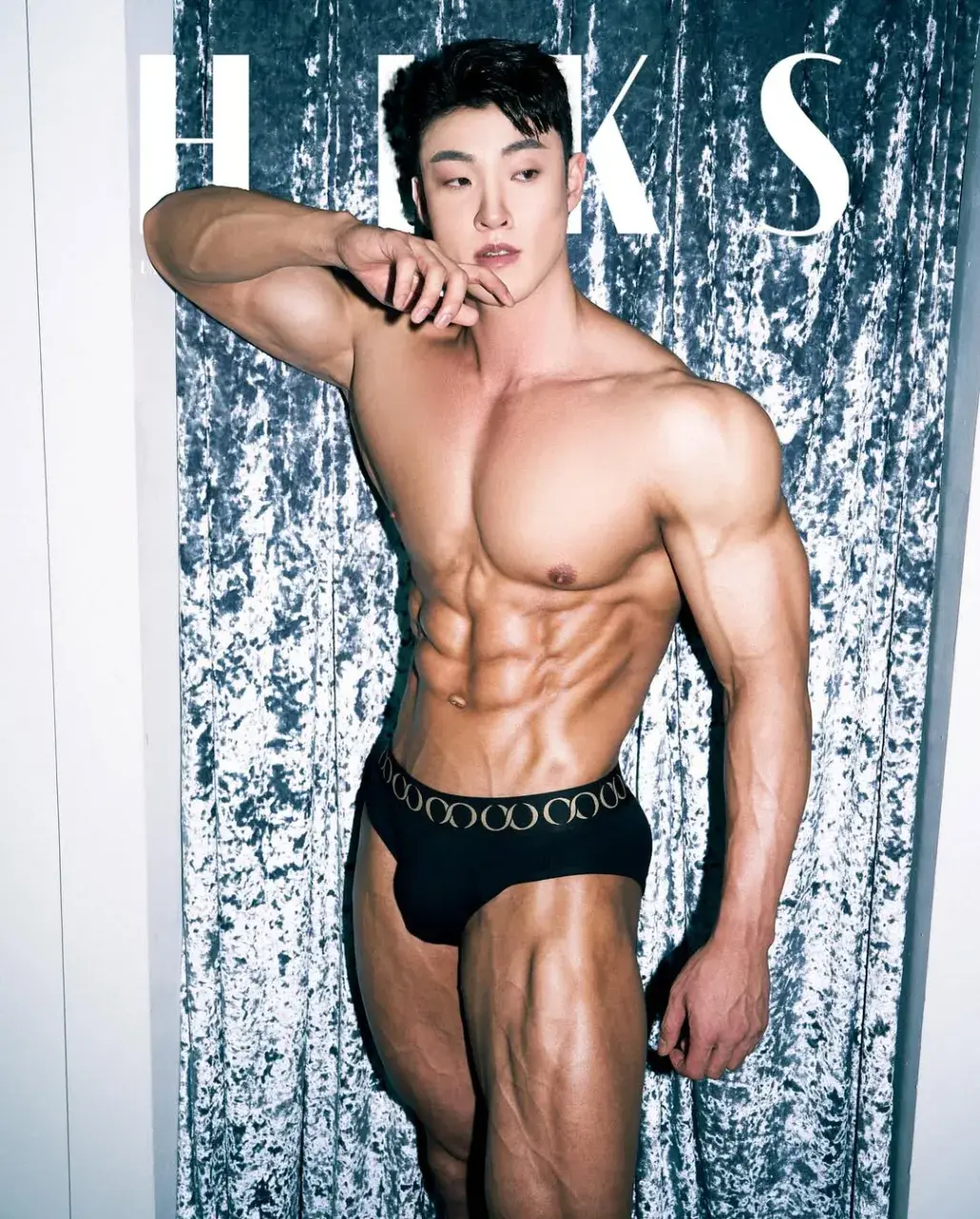 หนุ่มเกาหลีงานดี มีวาร์ป ( IG : kinggym_187 )