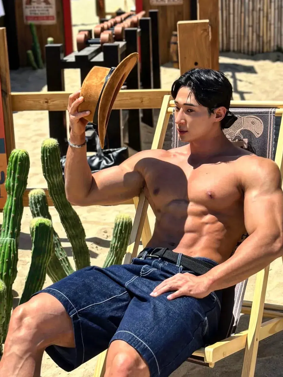 หนุ่มเกาหลีงานดี มีวาร์ป ( IG : 2doe0 )