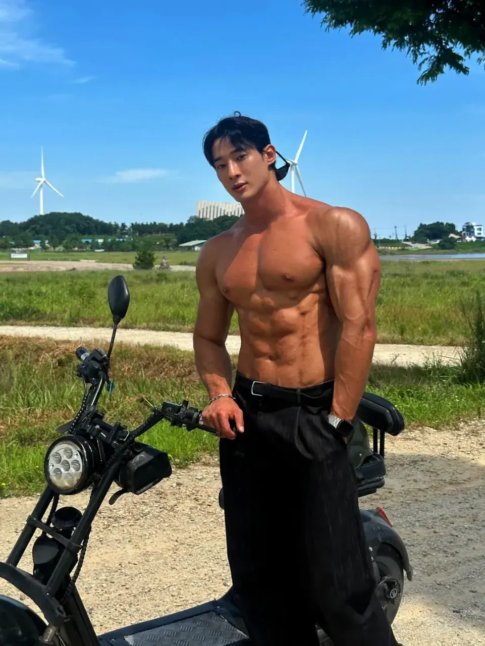 หนุ่มเกาหลีงานดี มีวาร์ป ( IG : 2doe0 )