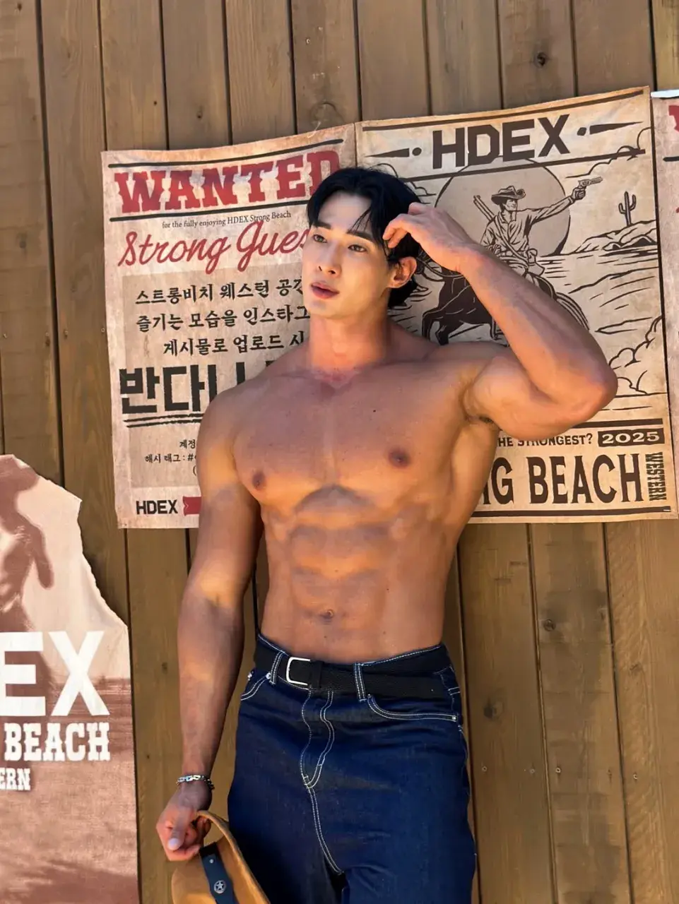 หนุ่มเกาหลีงานดี มีวาร์ป ( IG : 2doe0 )