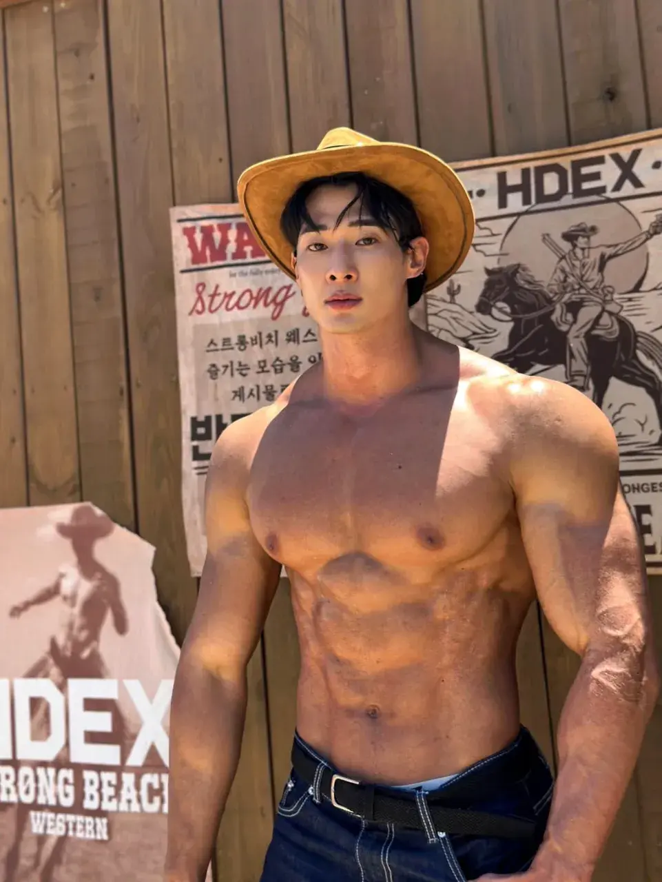 หนุ่มเกาหลีงานดี มีวาร์ป ( IG : 2doe0 )