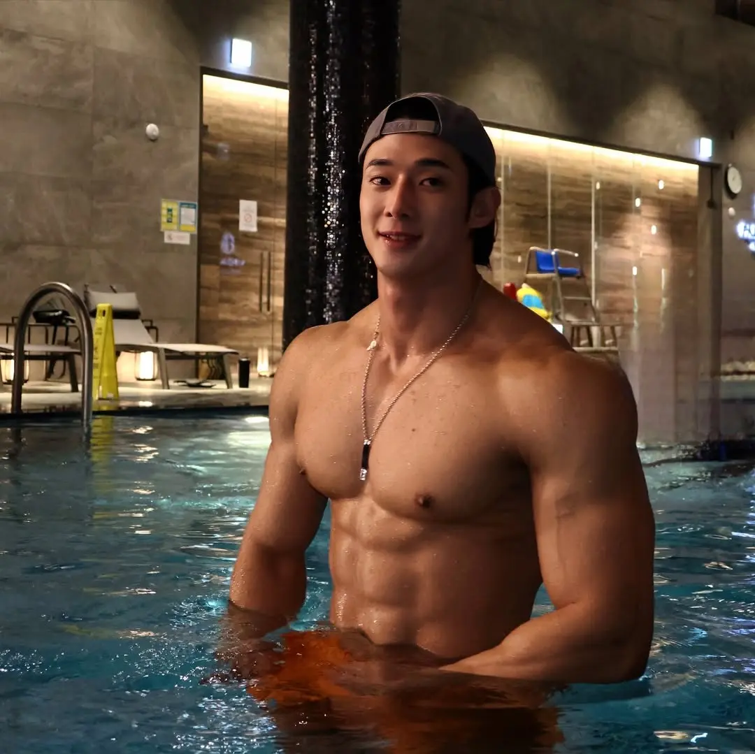 หนุ่มเกาหลีงานดี มีวาร์ป ( IG : 2doe0 )