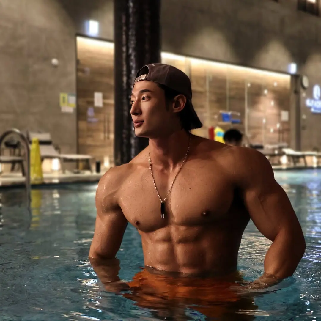 หนุ่มเกาหลีงานดี มีวาร์ป ( IG : 2doe0 )