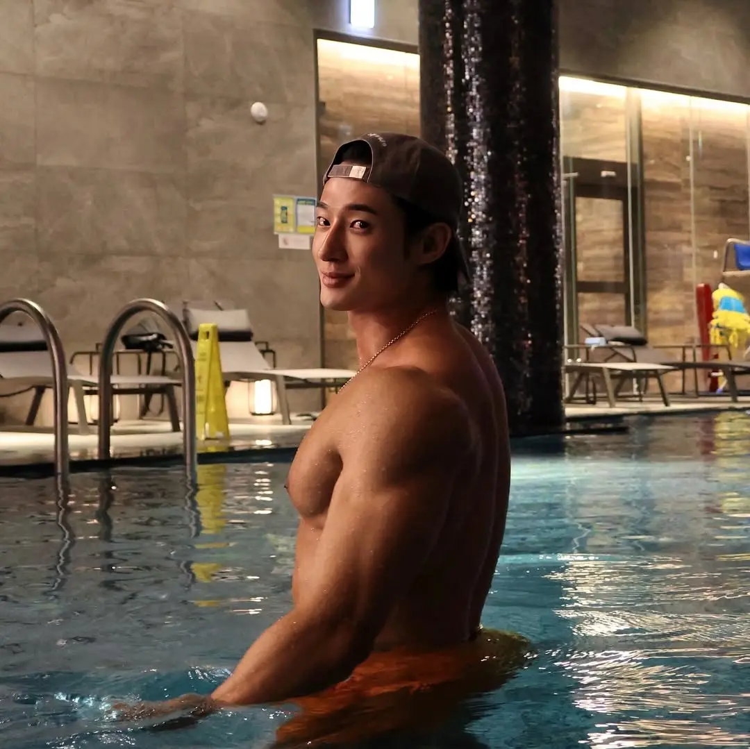 หนุ่มเกาหลีงานดี มีวาร์ป ( IG : 2doe0 )