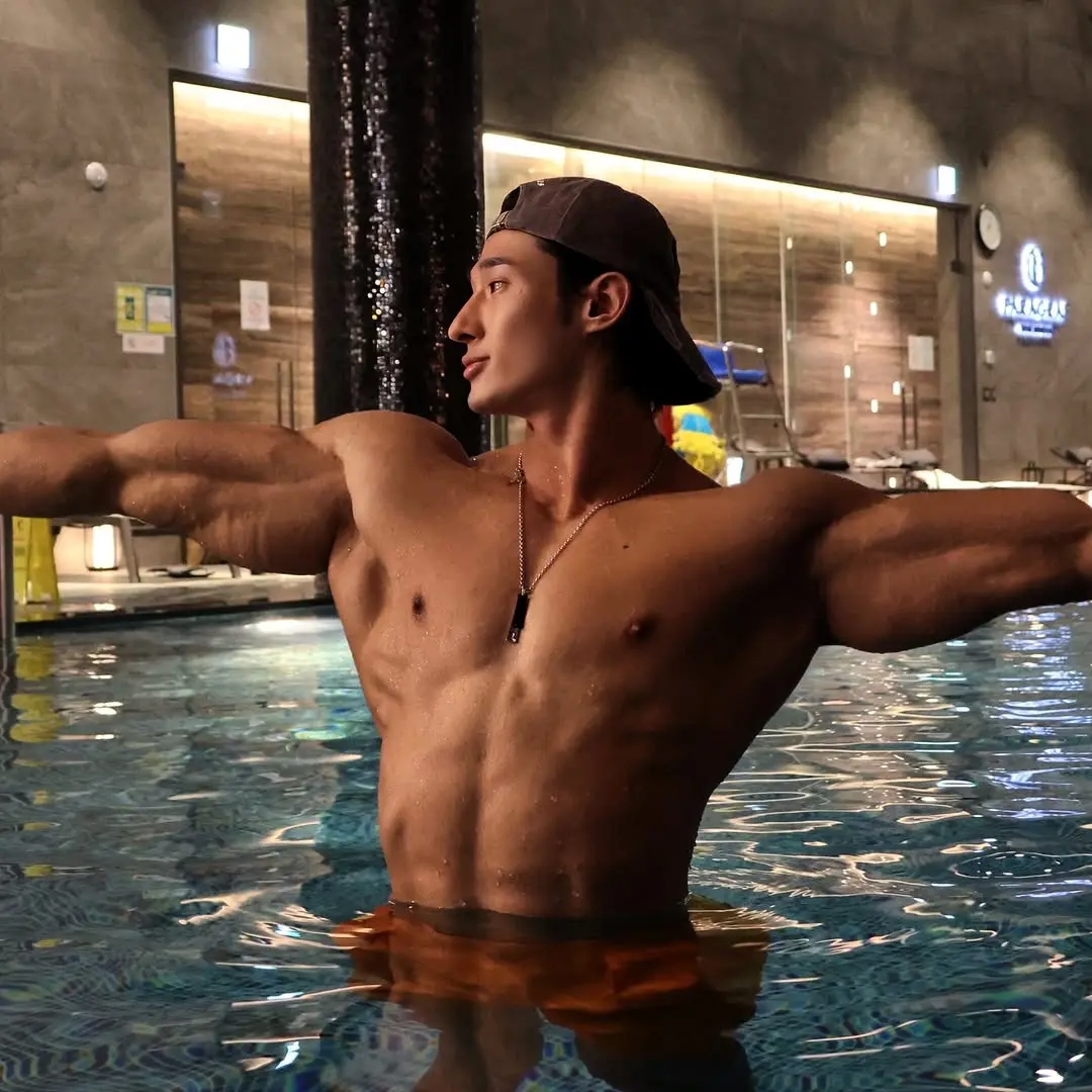 หนุ่มเกาหลีงานดี มีวาร์ป ( IG : 2doe0 )