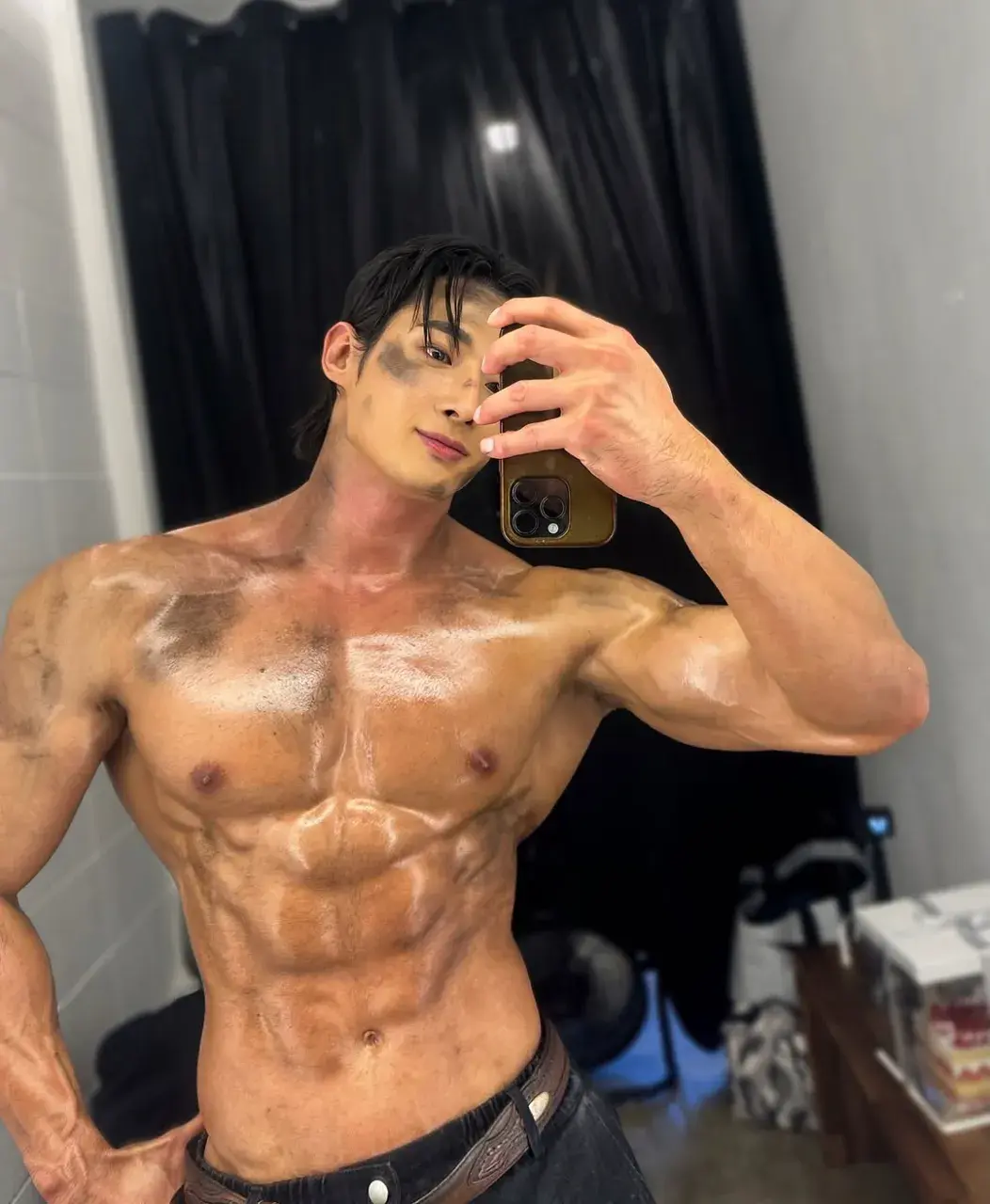 หนุ่มเกาหลีงานดี มีวาร์ป ( IG : 2doe0 )