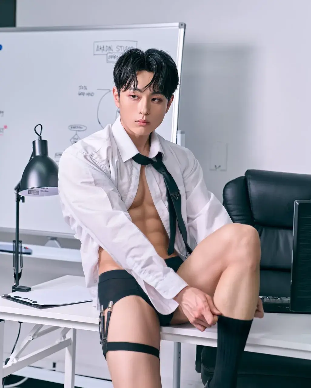 หนุ่มเกาหลีงานดี มีวาร์ป ( IG : 93_samdol )