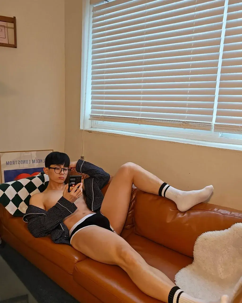 หนุ่มเกาหลีงานดี มีวาร์ป ( IG : 93_samdol )