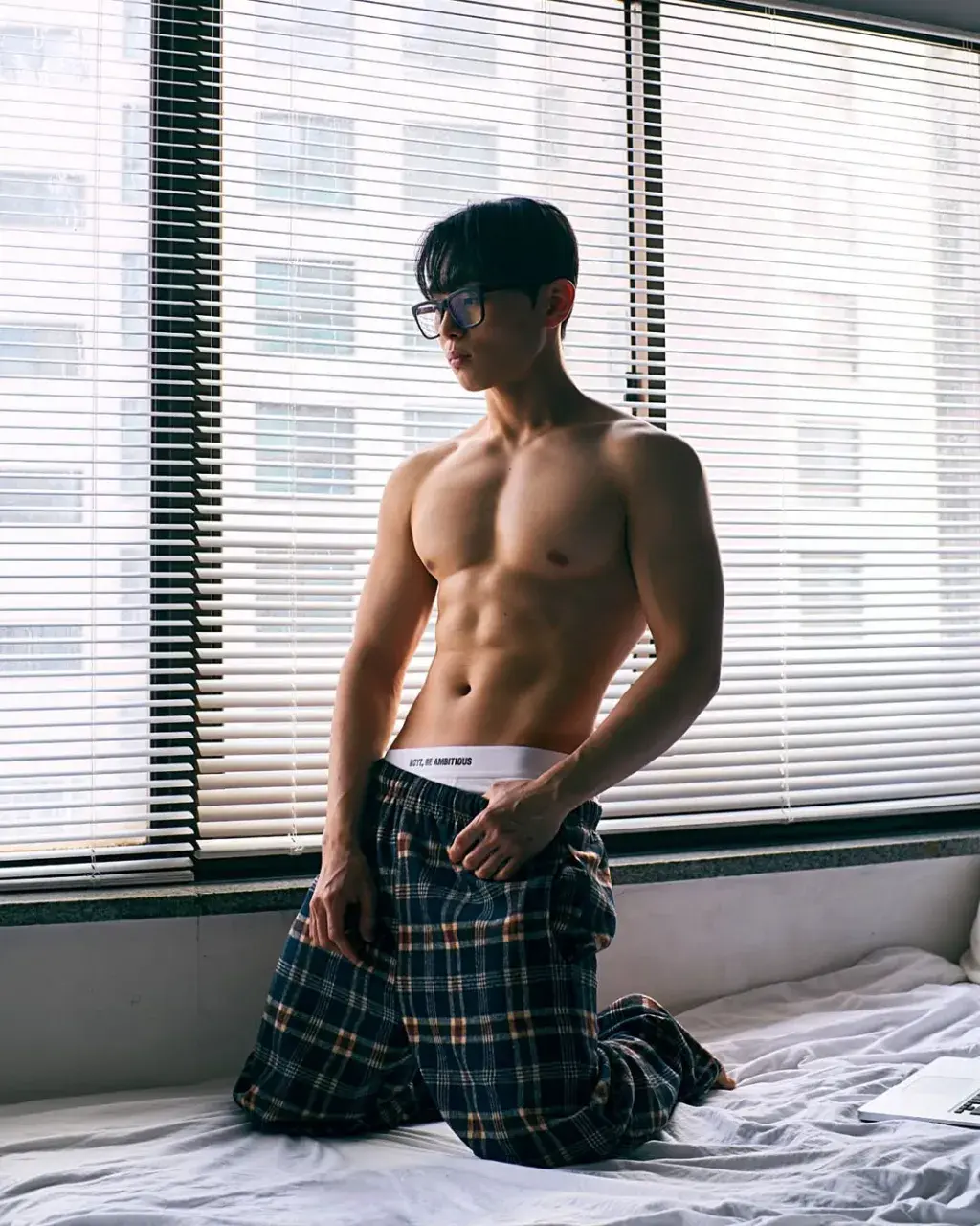 หนุ่มเกาหลีงานดี มีวาร์ป ( IG : 93_samdol )