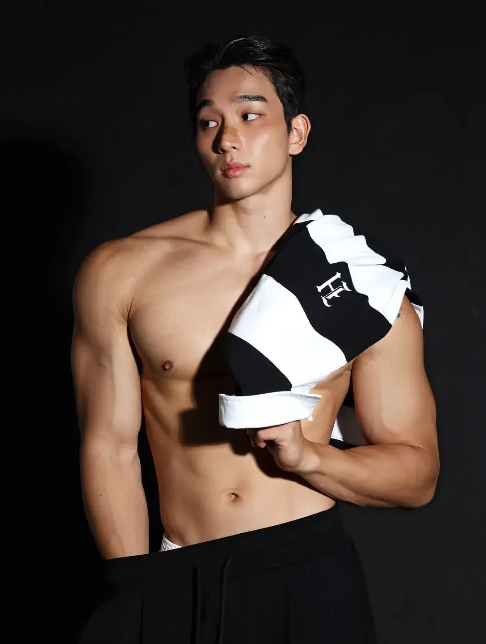 หนุ่มเกาหลีงานดี มีวาร์ป ( IG : l_uique )