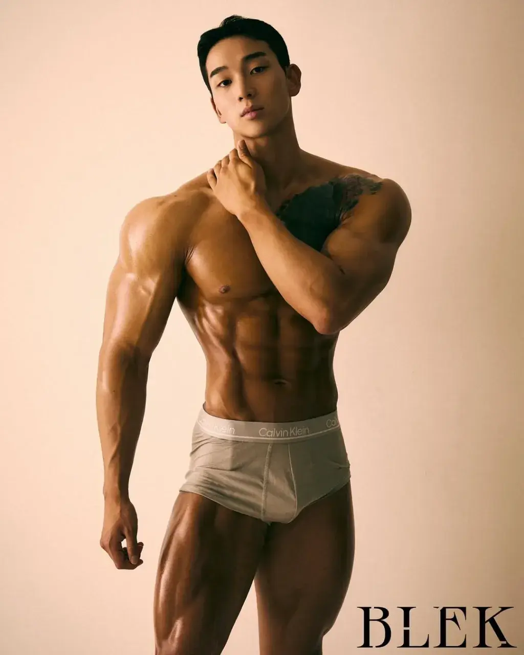 หนุ่มเกาหลีงานดี มีวาร์ป ( IG : l_uique )