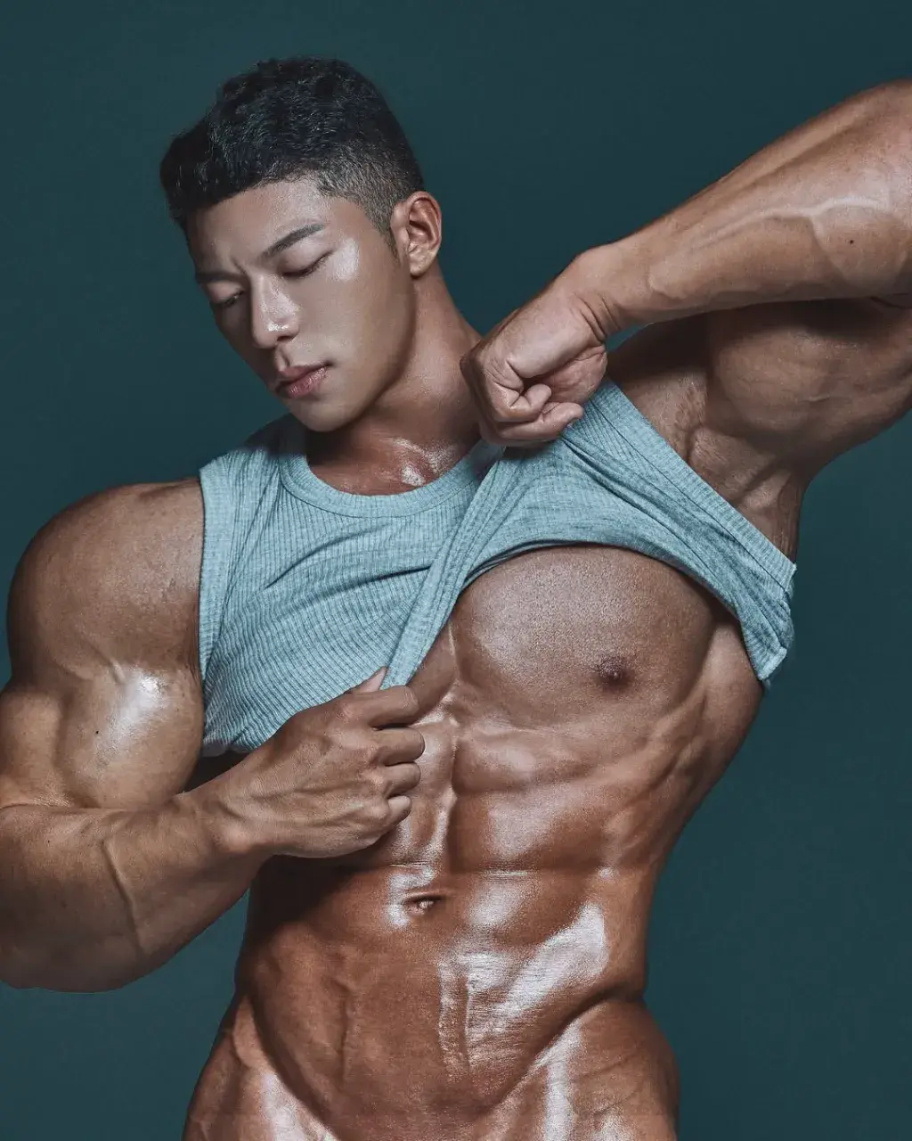 หนุ่มเกาหลีงานดี มีวาร์ป ( IG : ifbbpro_yeon )