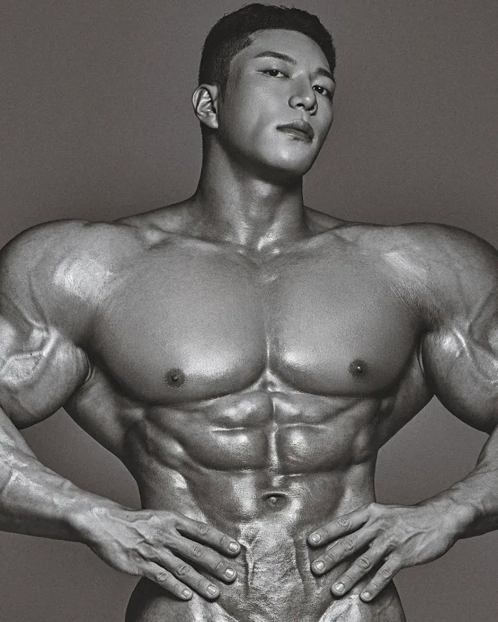 หนุ่มเกาหลีงานดี มีวาร์ป ( IG : ifbbpro_yeon )
