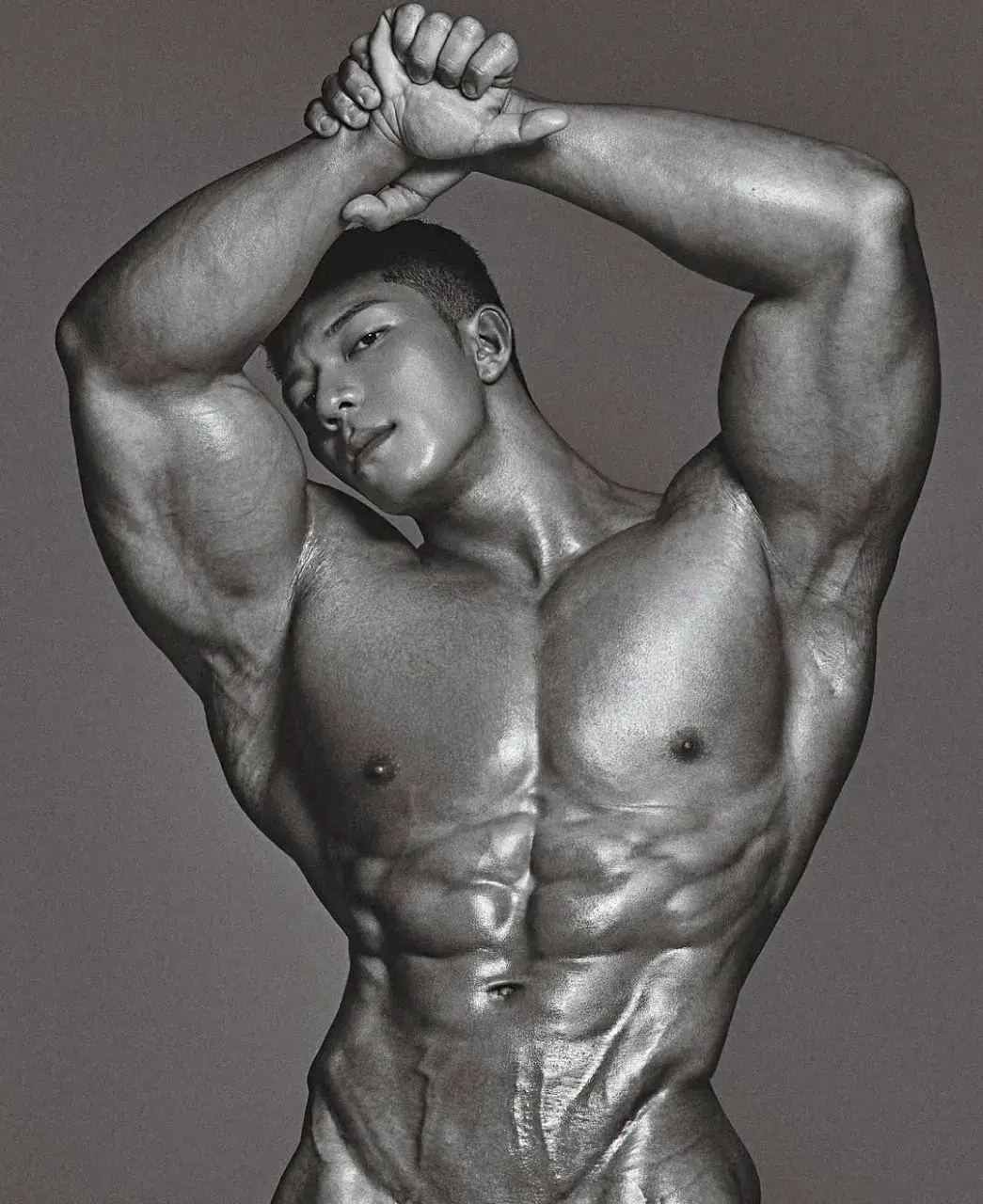 หนุ่มเกาหลีงานดี มีวาร์ป ( IG : ifbbpro_yeon )