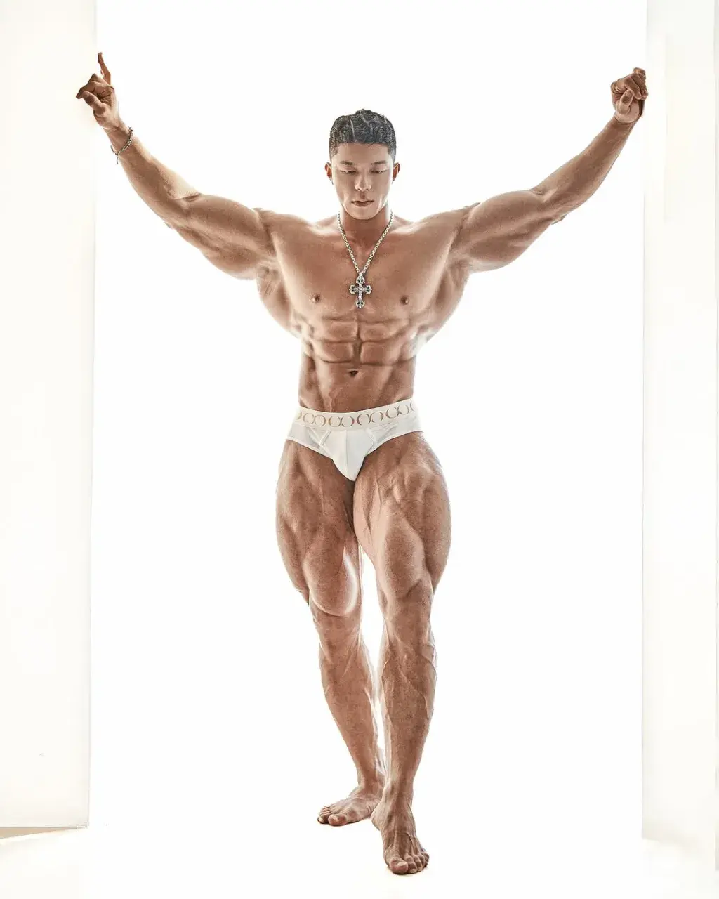 หนุ่มเกาหลีงานดี มีวาร์ป ( IG : ifbbpro_yeon )