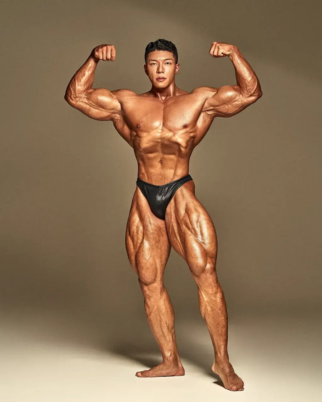 หนุ่มเกาหลีงานดี มีวาร์ป ( IG : ifbbpro_yeon )