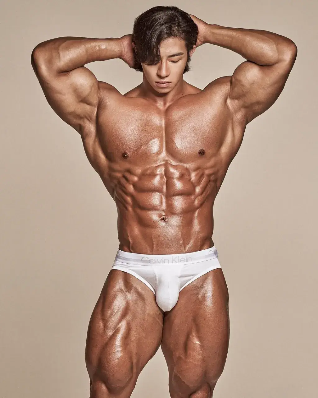 หนุ่มเกาหลีงานดี มีวาร์ป ( IG : yg0402_ifbbpro )