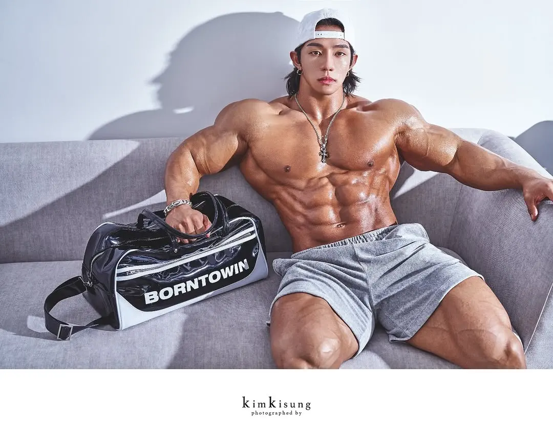 หนุ่มเกาหลีงานดี มีวาร์ป ( IG : yg0402_ifbbpro )