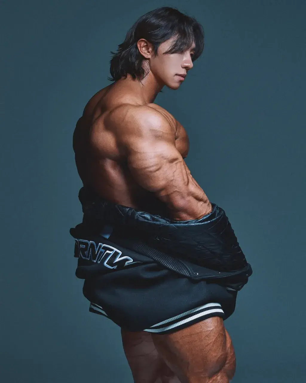 หนุ่มเกาหลีงานดี มีวาร์ป ( IG : yg0402_ifbbpro )