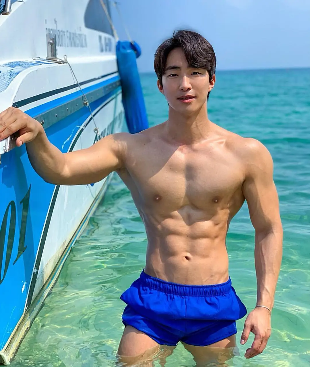 หนุ่มเกาหลีงานดี มีวาร์ป ( IG : meeeebum )