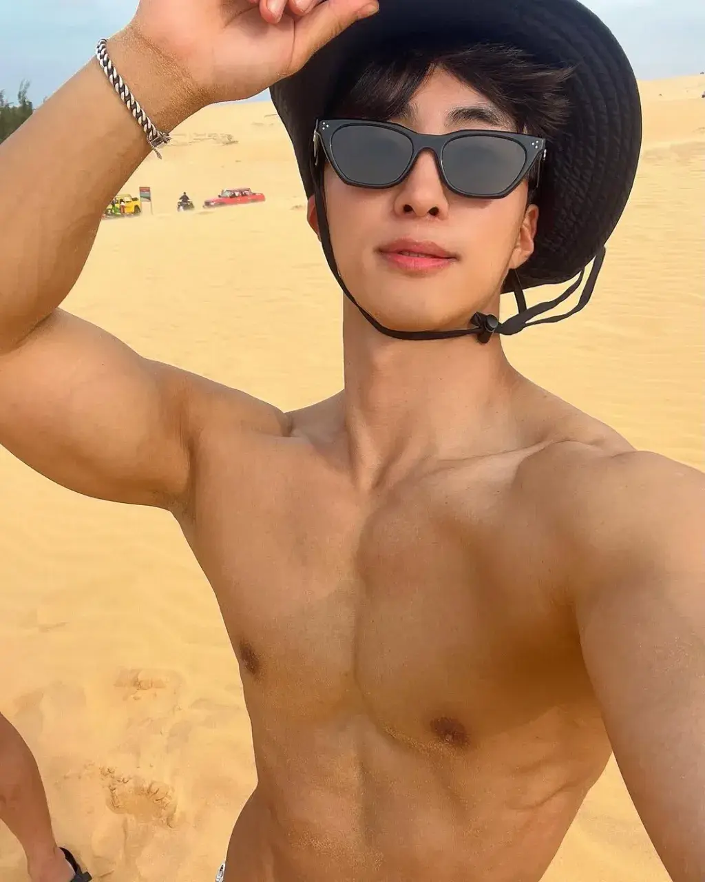 หนุ่มเกาหลีงานดี มีวาร์ป ( IG : meeeebum )