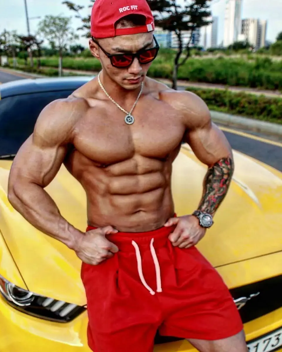 หนุ่มเกาหลีงานดี มีวาร์ป ( IG : big_hj89 )