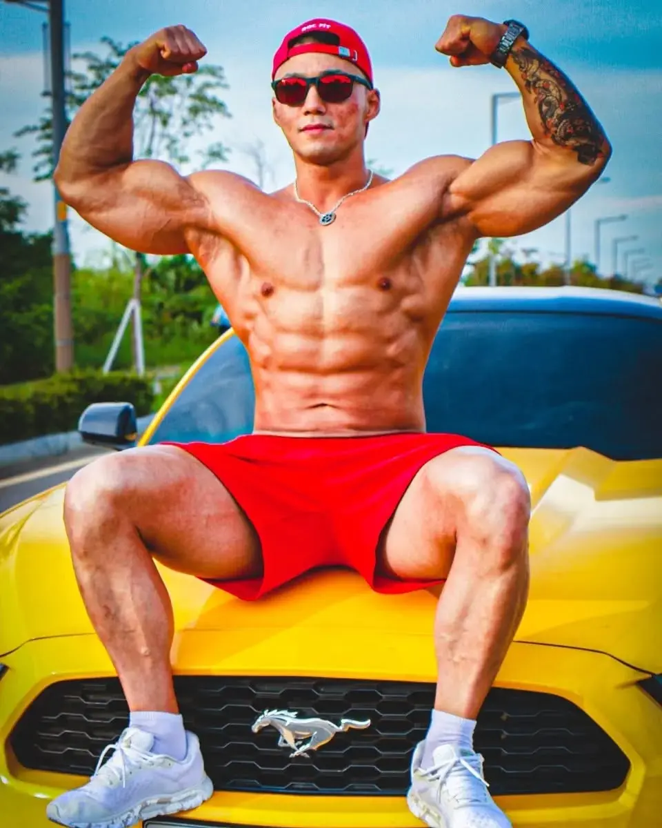 หนุ่มเกาหลีงานดี มีวาร์ป ( IG : big_hj89 )