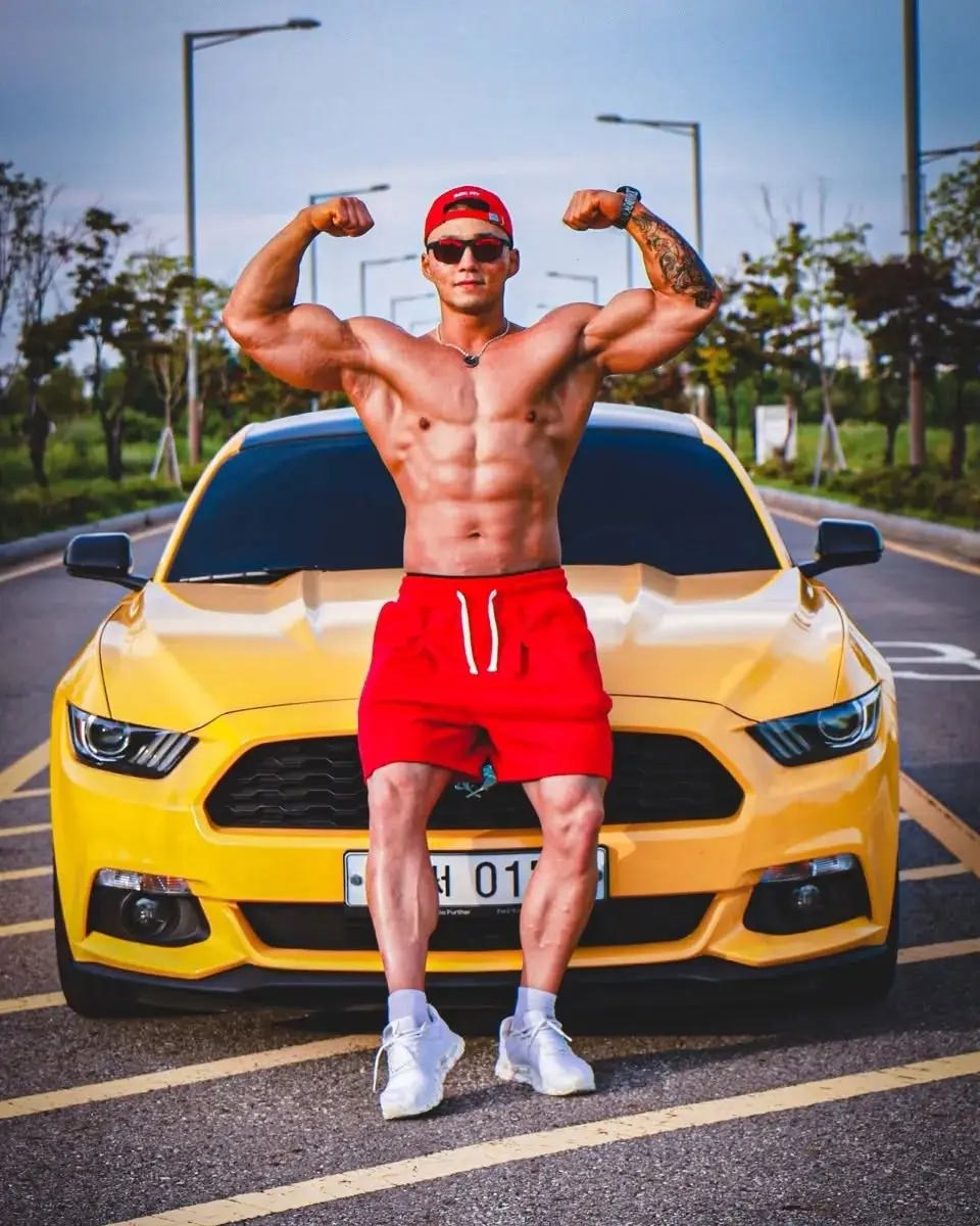 หนุ่มเกาหลีงานดี มีวาร์ป ( IG : big_hj89 )