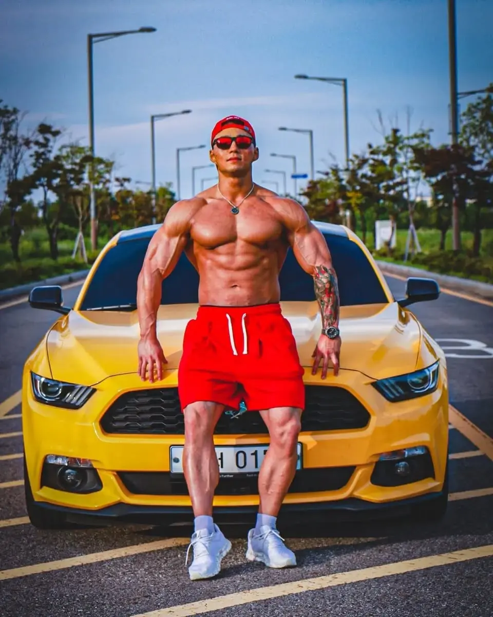 หนุ่มเกาหลีงานดี มีวาร์ป ( IG : big_hj89 )