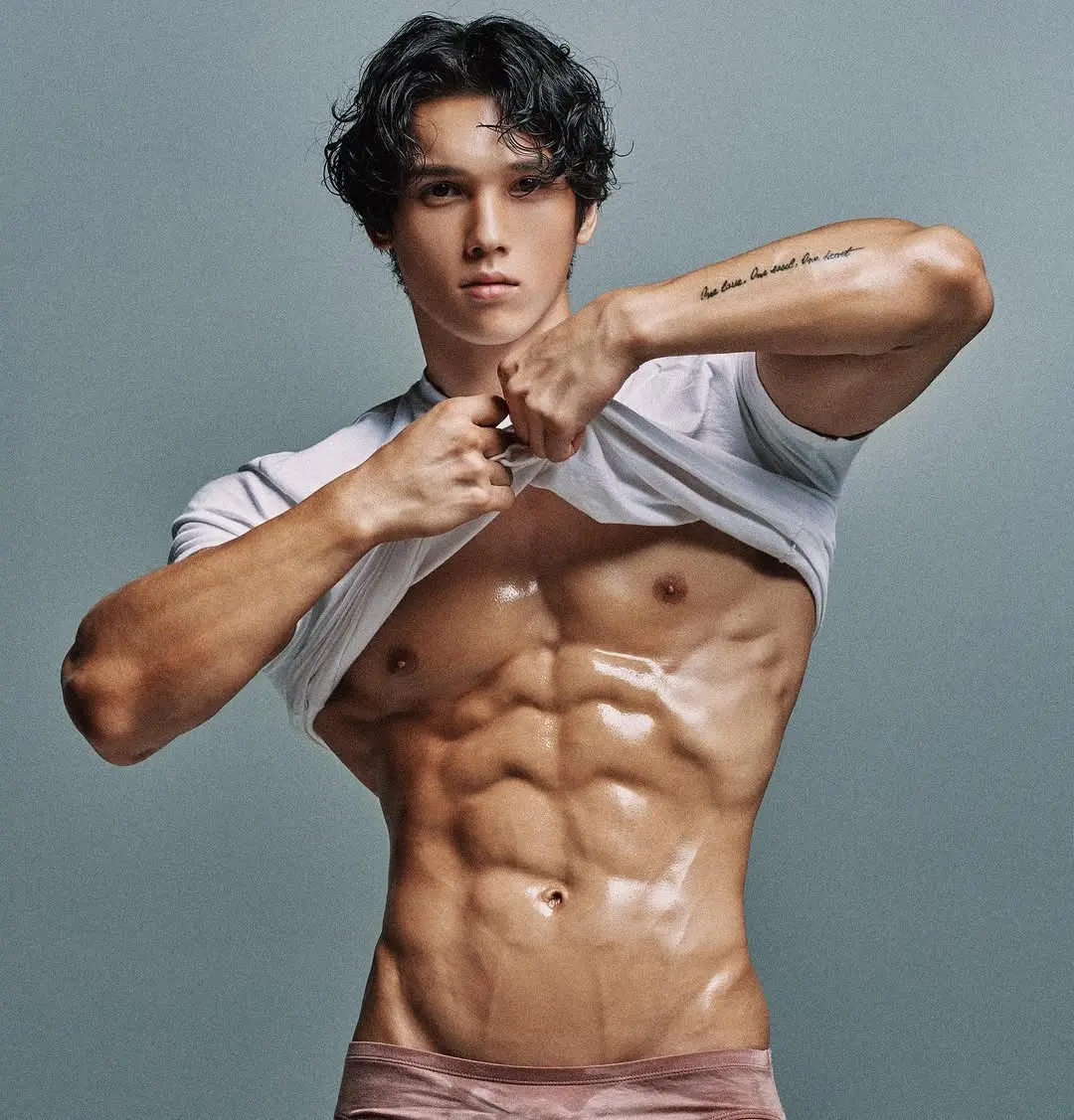 หนุ่มเกาหลีงานดี มีวาร์ป ( IG : onioni_91 )