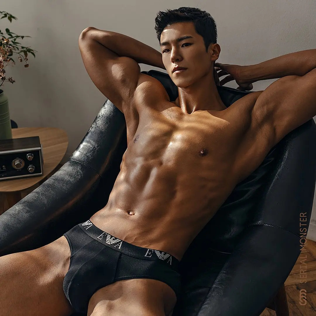 หนุ่มเกาหลีงานดี มีวาร์ป ( IG : 94.seungdda )