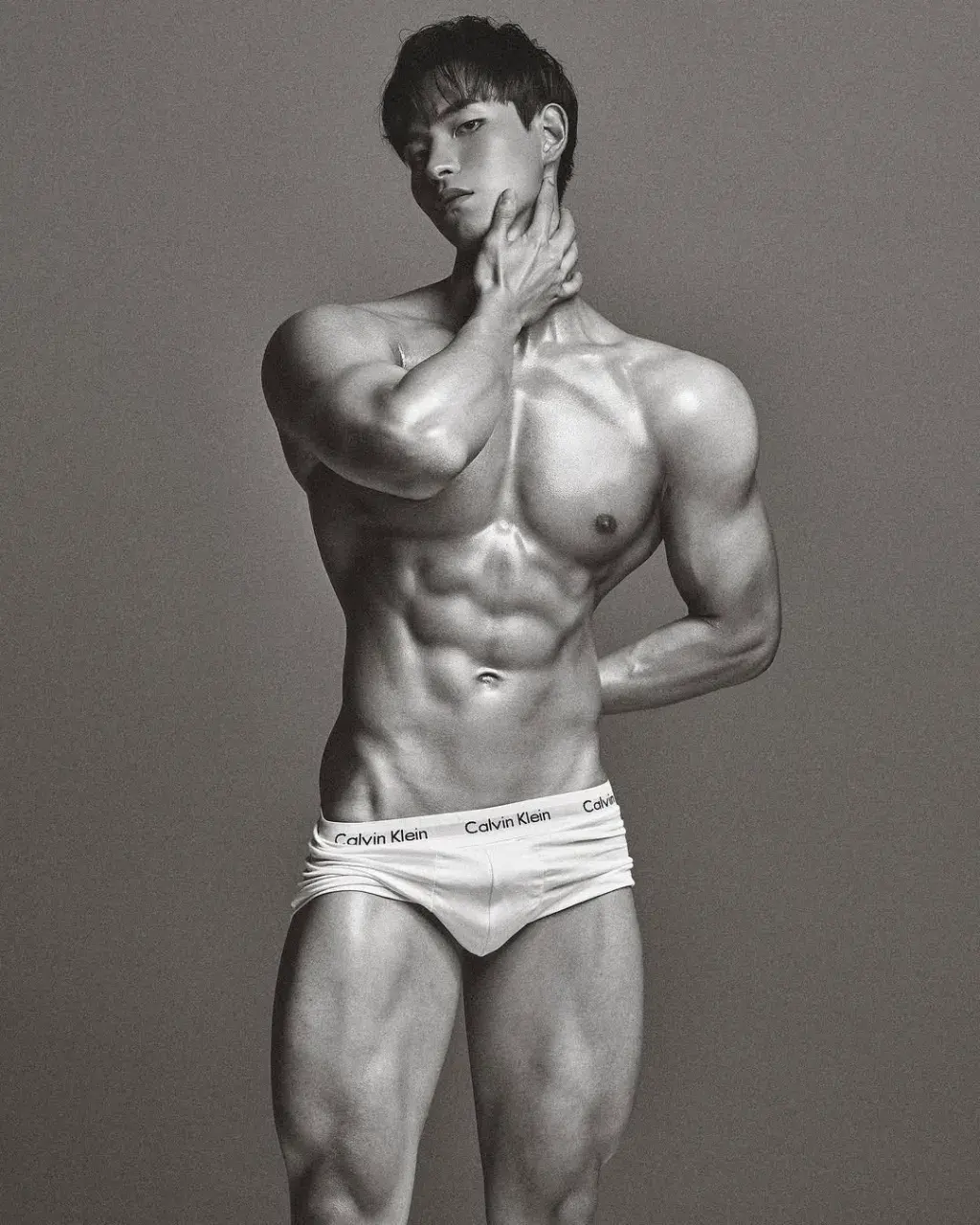 หนุ่มเกาหลีงานดี มีวาร์ป ( IG : yoon_chovy )