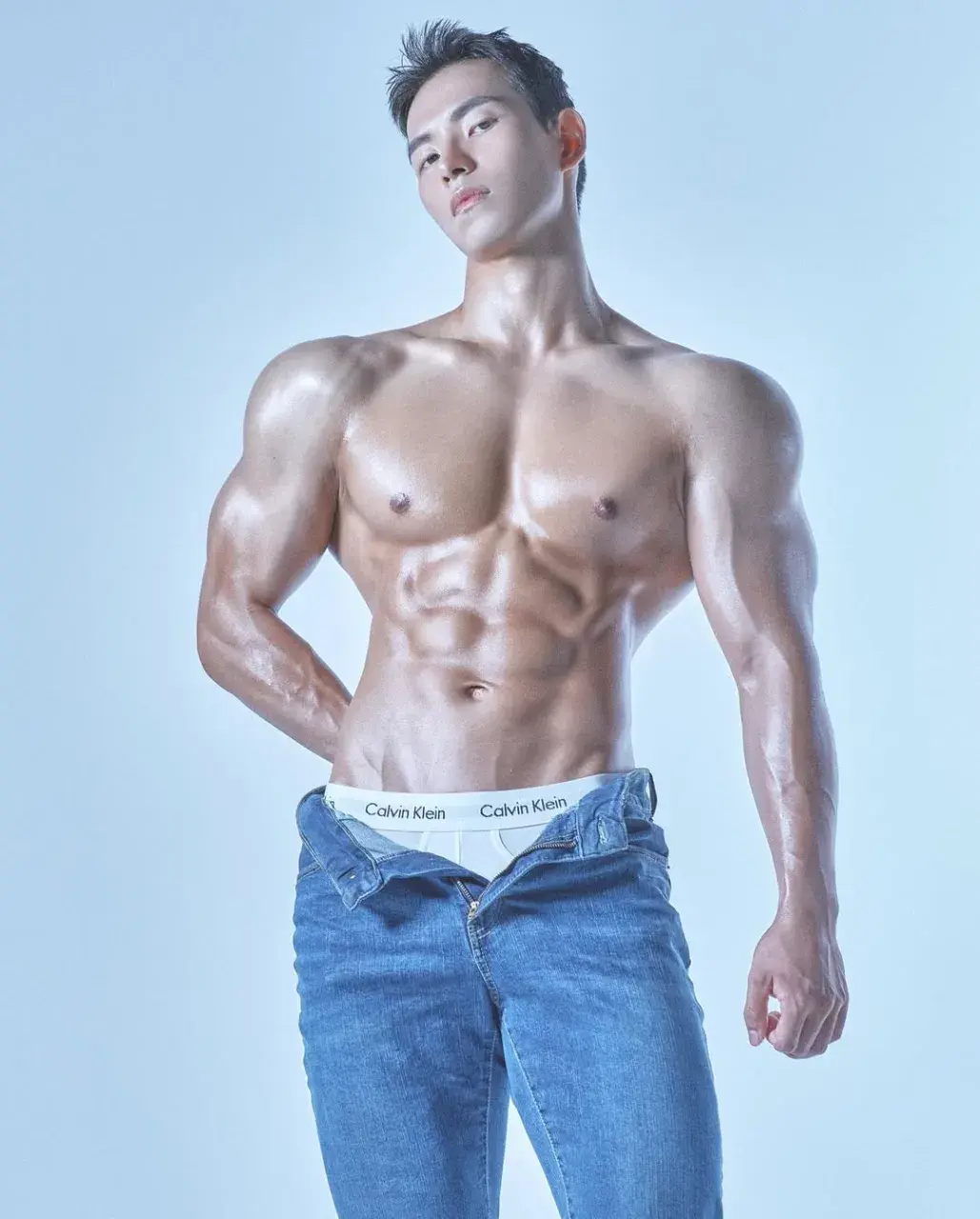 หนุ่มเกาหลีงานดี มีวาร์ป ( IG : yoon_chovy )