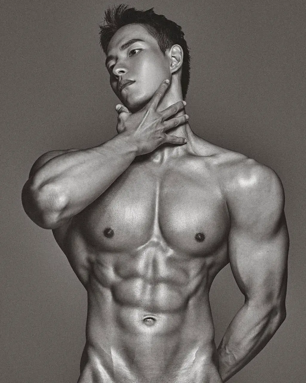 หนุ่มเกาหลีงานดี มีวาร์ป ( IG : yoon_chovy )