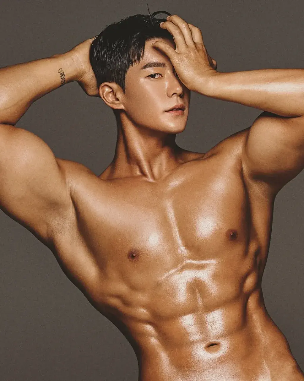 หนุ่มเกาหลีงานดี มีวาร์ป ( IG : dong_koolee )